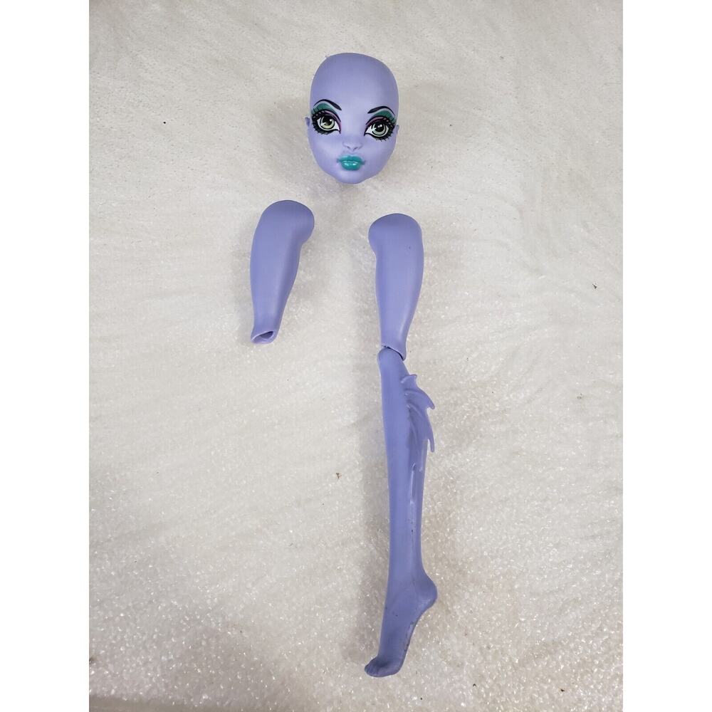 Monster High "Create-A-Monster" Replacement Sea Monster Head right‎ foot thigh